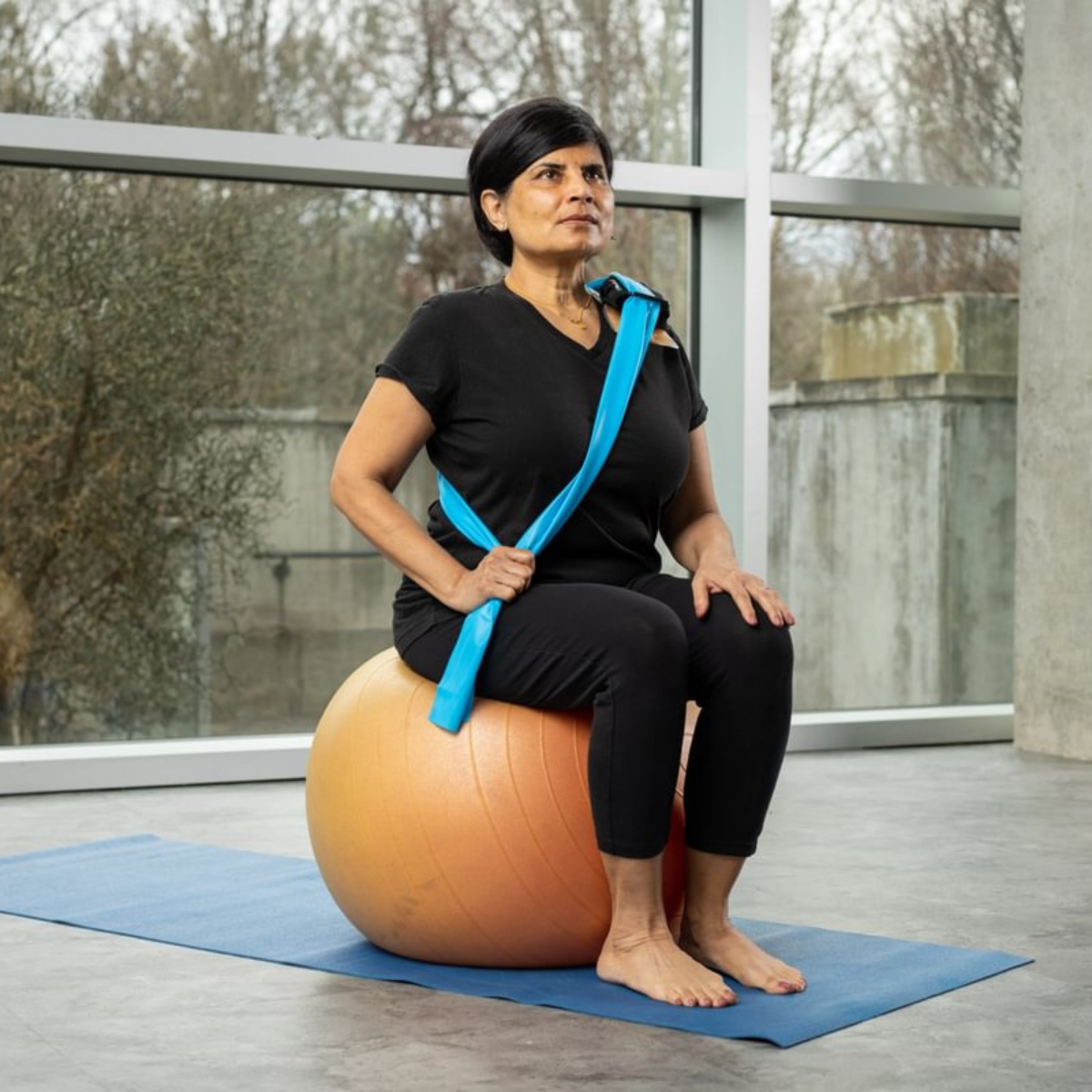 VibraCool Flex uses to ease should aches and pain 